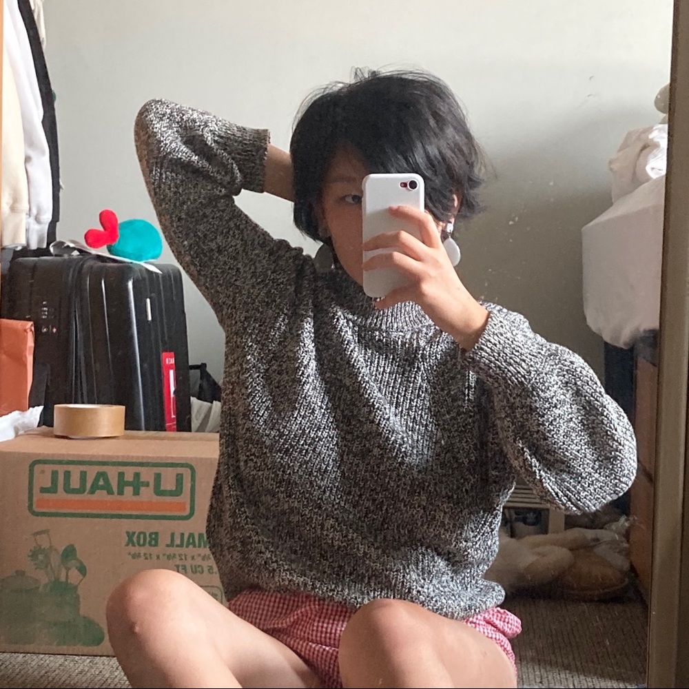 hm oversized black and white sweater